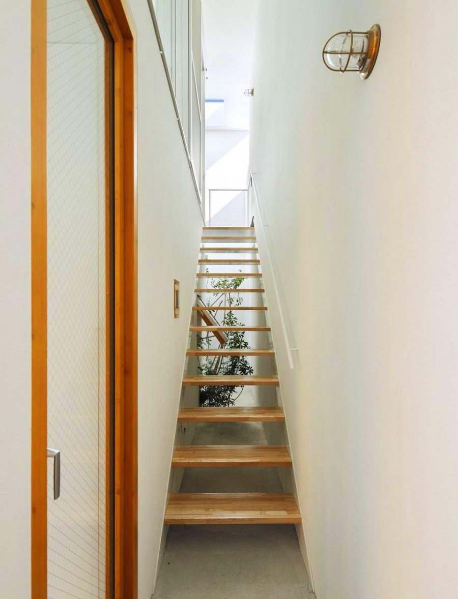 Narrow Suspended Staircase