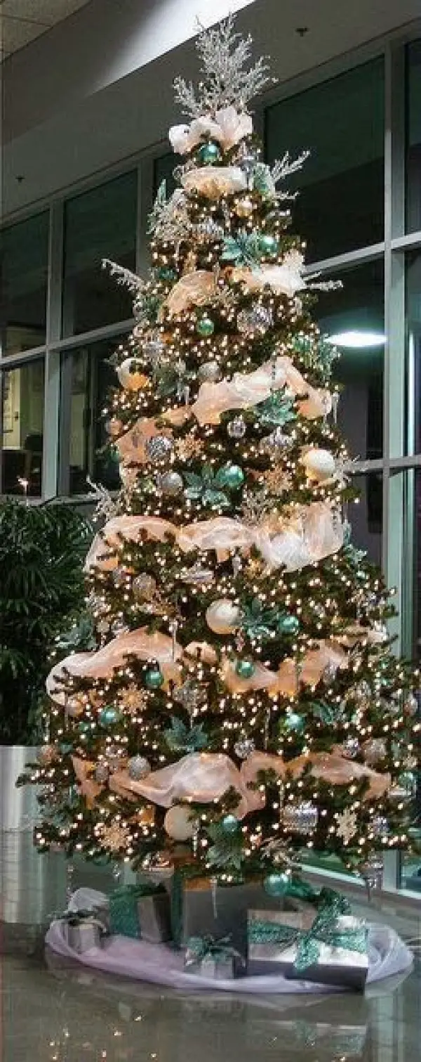 20 Awesome Christmas Tree Decorating Ideas & Inspirations