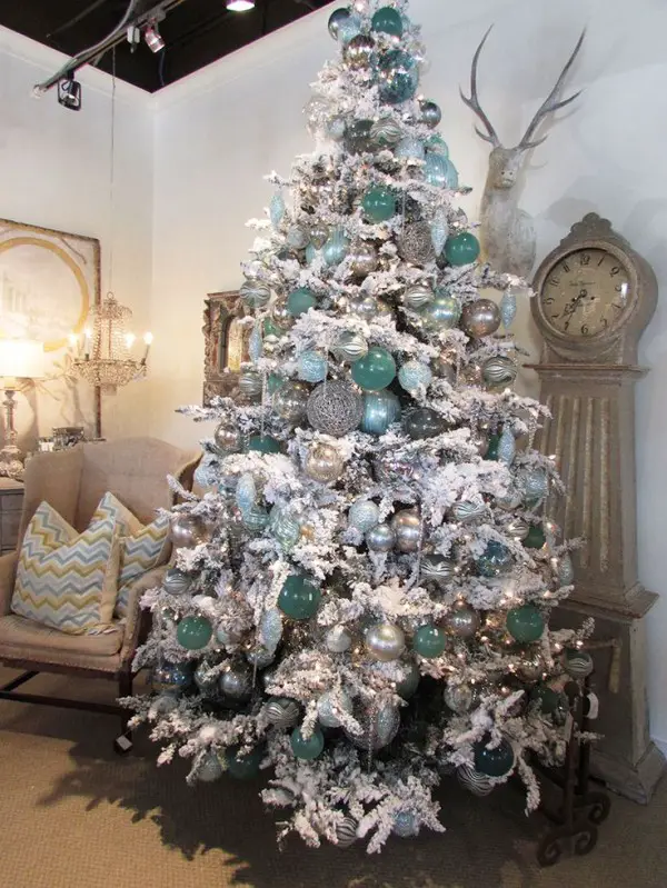 20 Awesome Christmas Tree Decorating Ideas & Inspirations