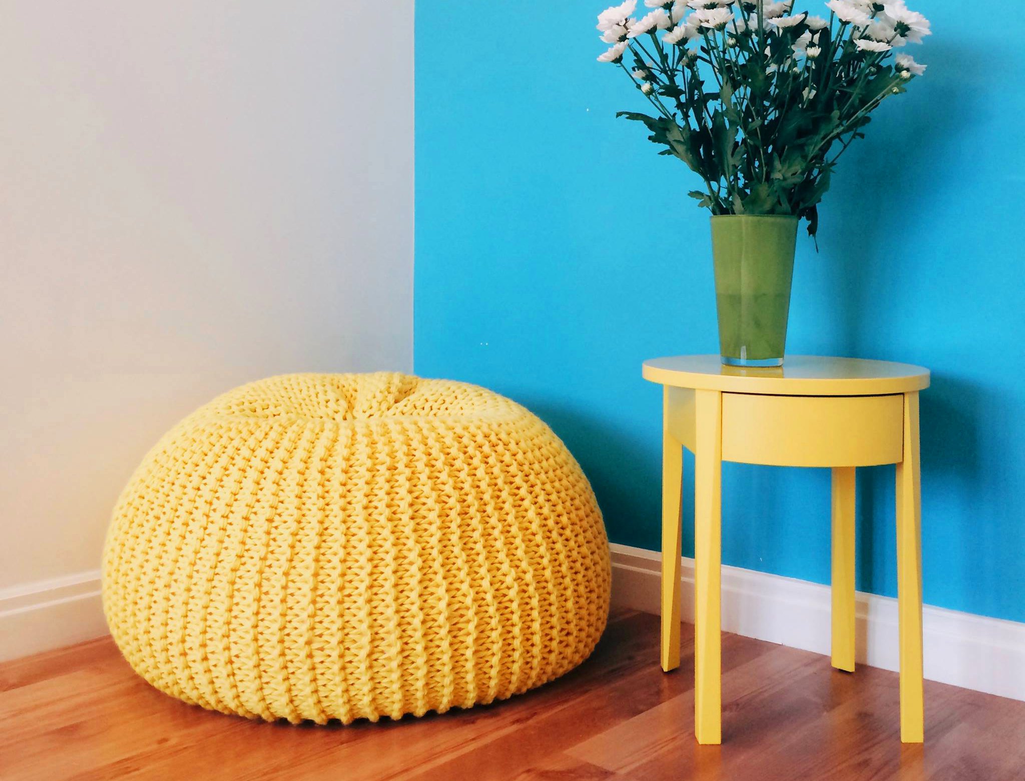 Knitted pouf