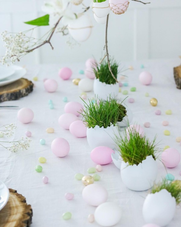 You have to see this  centerpiece idea with egg shell pods. Love it! 