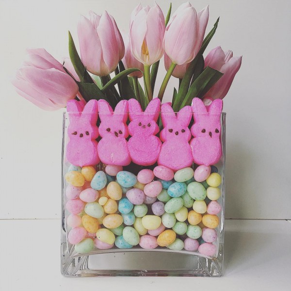 You have to see this  centerpiece idea with tulips, peeps and beans. Love it! 