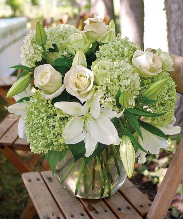 You have to see this  centerpiece idea with flower arrangement. Love it! 