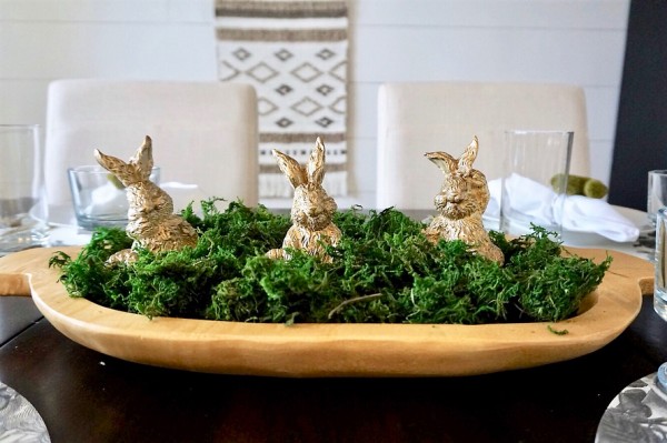 You have to see this  centerpiece idea with a golden bunny tray. Love it! 