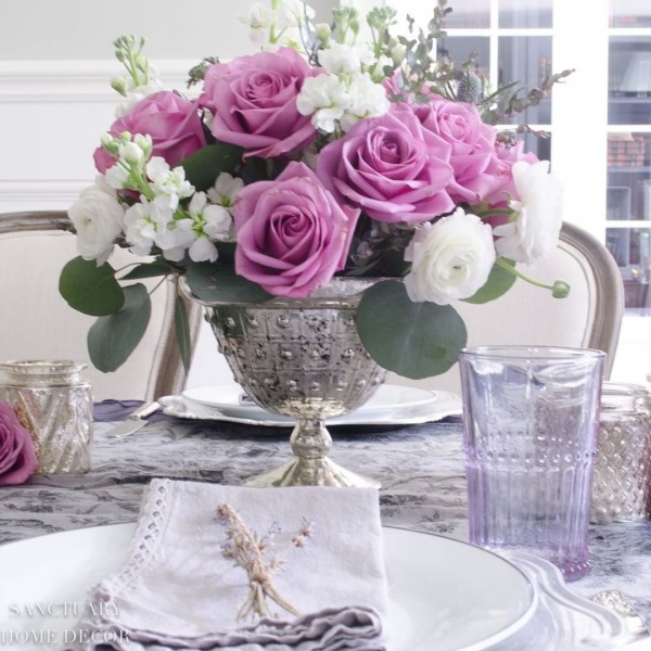 You have to see this  centerpiece idea with roses. Love it! 