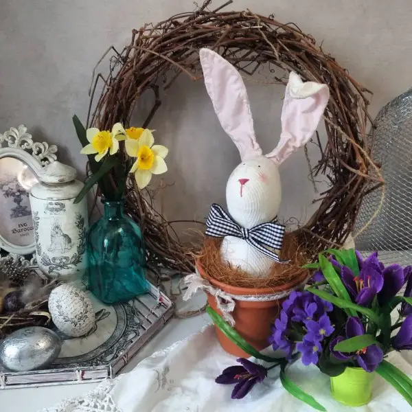 You have to see this  centerpiece idea with a bunny in a pot. Love it! 