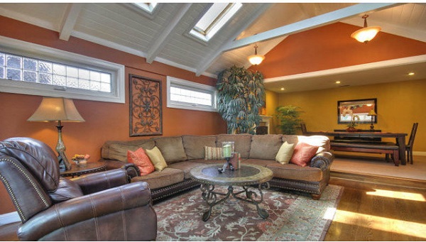 Vaulted ceiling home design in Santa Clara, CA