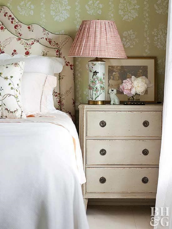 Vintage decor floral accents 