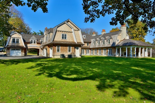 Barn Style Big House 