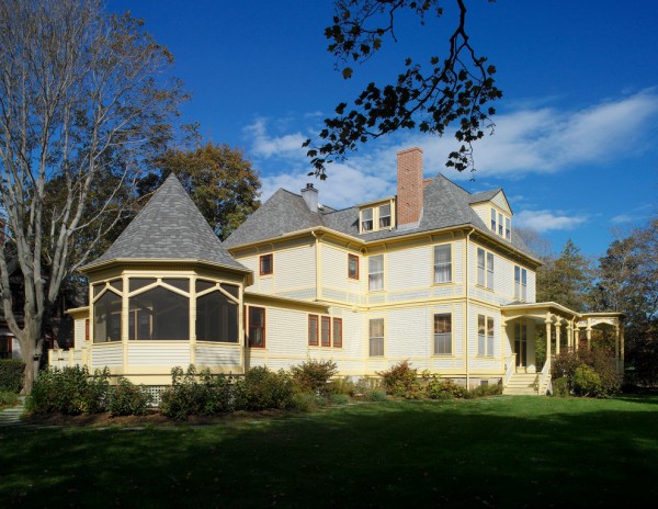 Renovated Victorian Big House 