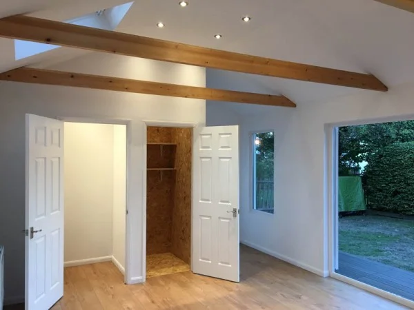 Garden room with vaulted ceiling    