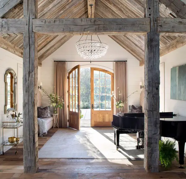 𝐂𝐎𝐓𝐒𝐖𝐎𝐋𝐃 𝐈𝐍𝐓𝐄𝐑𝐈𝐎𝐑 on Instagram: “Possibly one of my favourite entrance halls of all time and it’s by @post31interiors. The way the beams frame the entrance and the wooden…”    design 