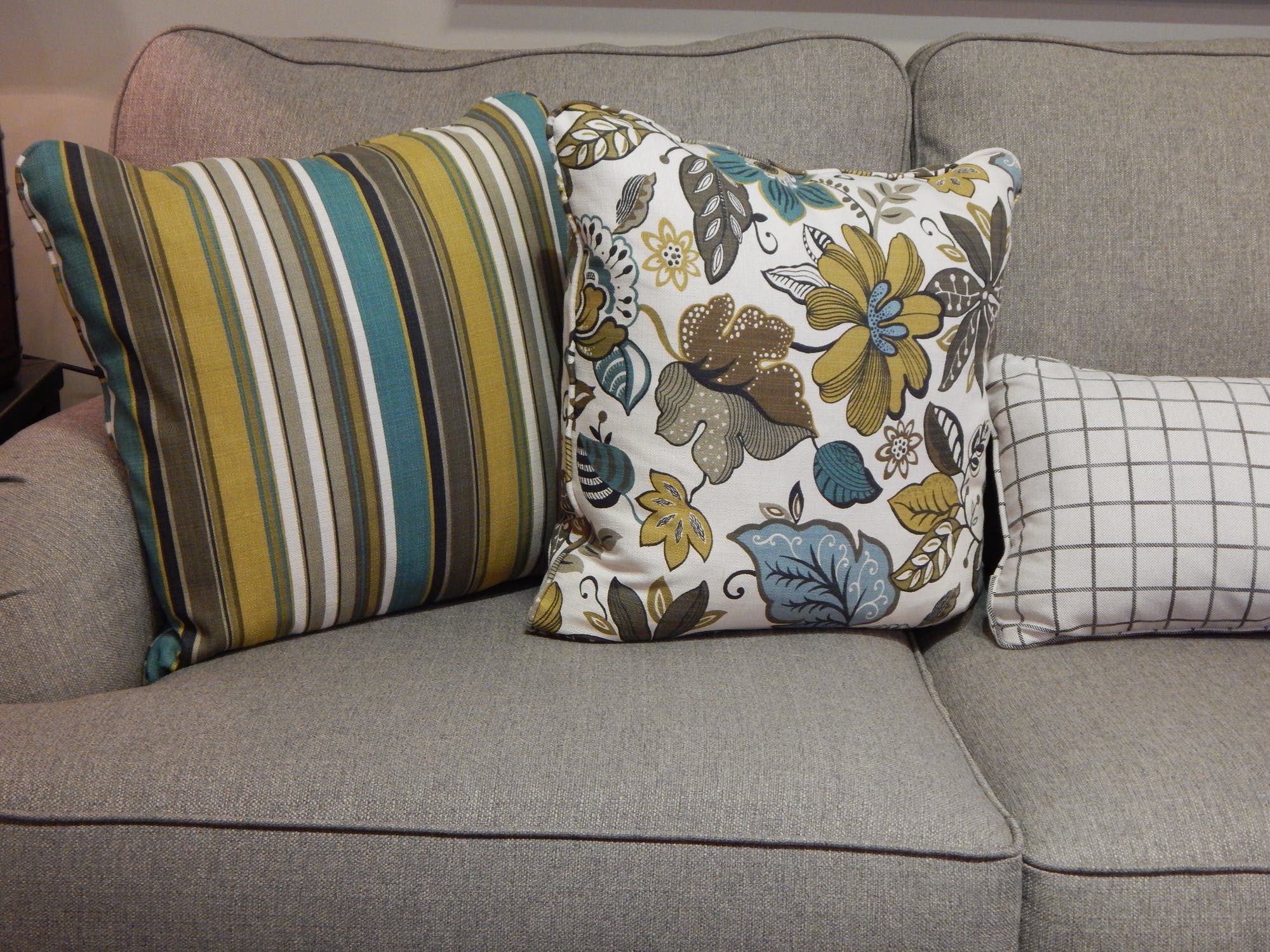 21 Decorative Sofa Throw Pillow Ideas You Need To See