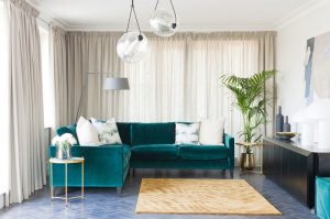 13 Awesome Living Room Ideas with a Teal Sofa That Designers Love