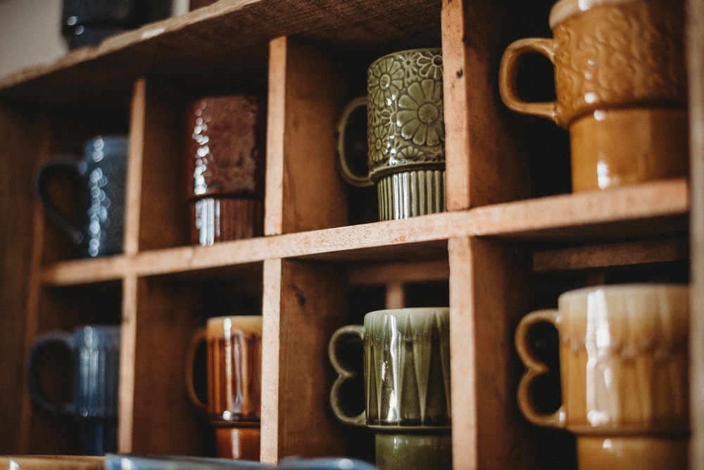 wall mounted kitchen mug hook display