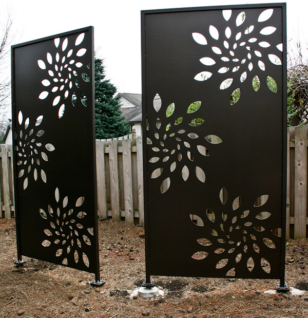 Outdoor privacy screen panels