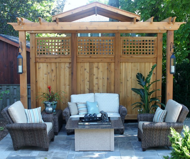 Privacy screen pergola