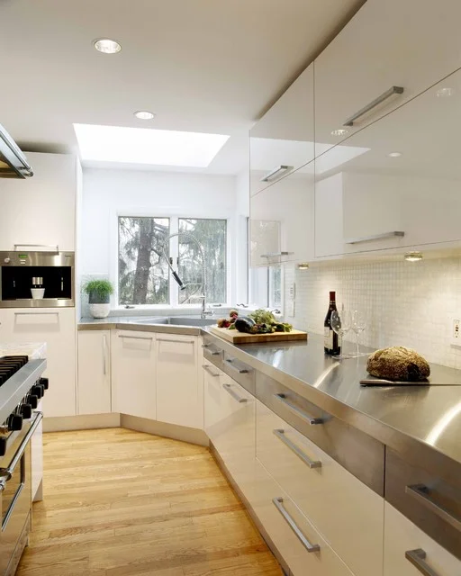 Corner sink kitchen layout
