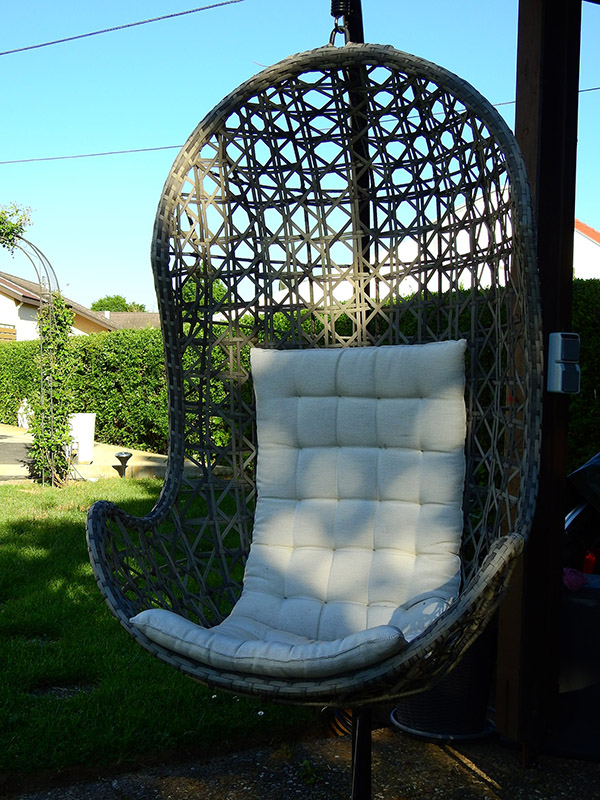 Hanging patio chair