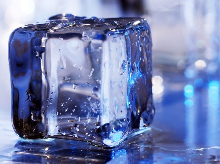 Cubed Ice vs. Crushed Ice [8 Types Compared]