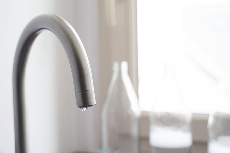 How Long Should a Kitchen Faucet Last? [Solved]