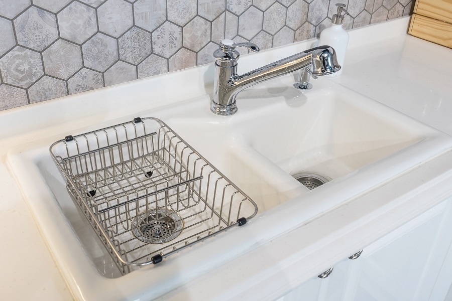 The 11 Kitchen Sink Material Alternatives To Choose From   Fireclay Sink 