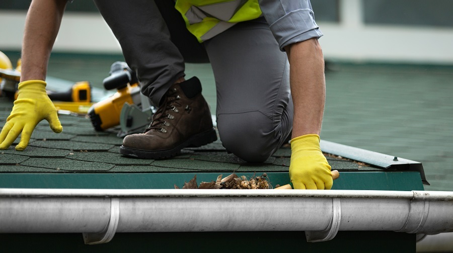 cleaning gutters