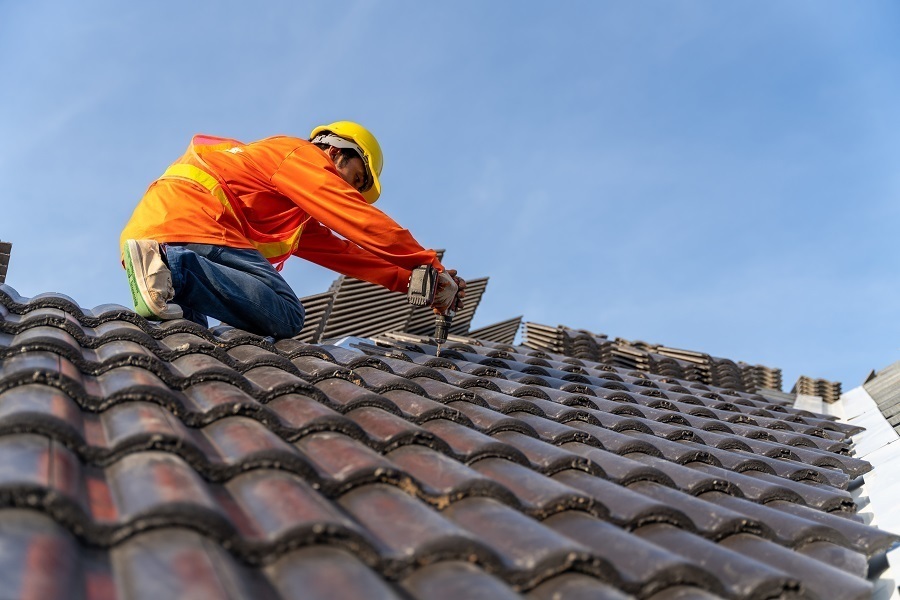 roofer working