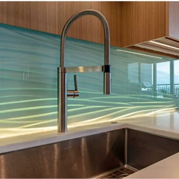 GlassArt Design kitchen with glass backsplash