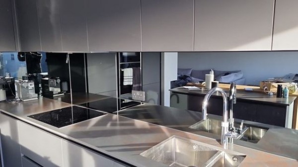 Mirrored Splashbacks kitchen with mirror backsplash