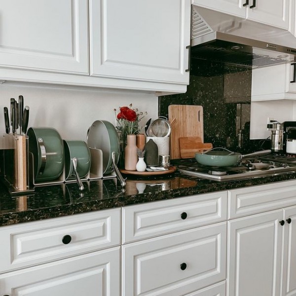 Clean Kitchen Habit black kitchen countertop