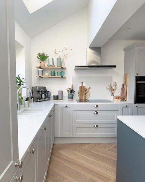 LittleHouseOfDaisy kitchen with grey cabinets