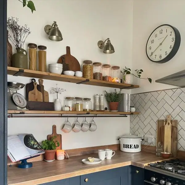 Sophia•Interior Blog kitchen with open shelving