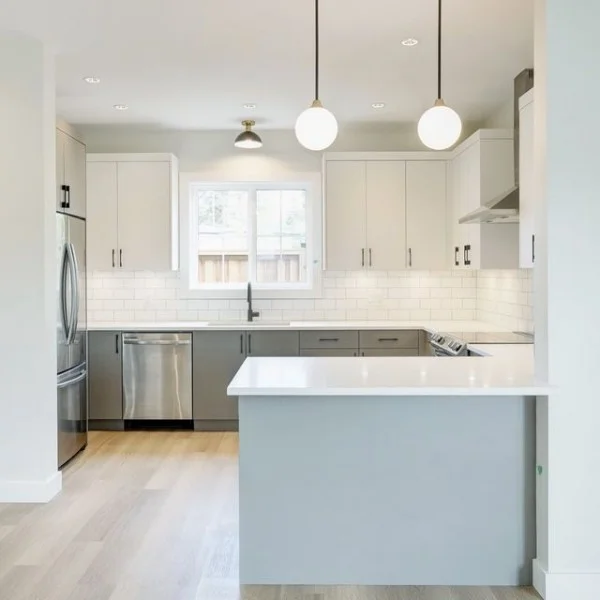 2016 Stone Hearth Lane, Sooke kitchen with peninsula