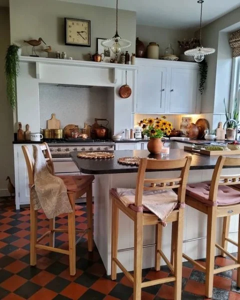 kitchen with peninsula