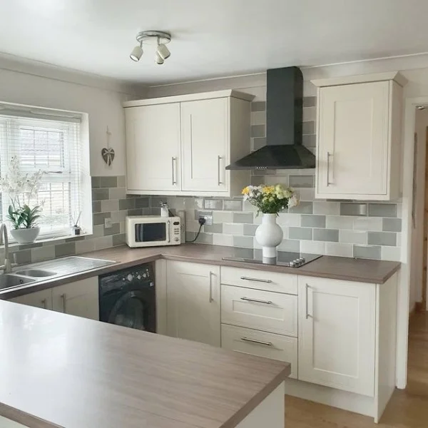 Jayne's Kitchen with a Chimney Hood kitchen with microwave