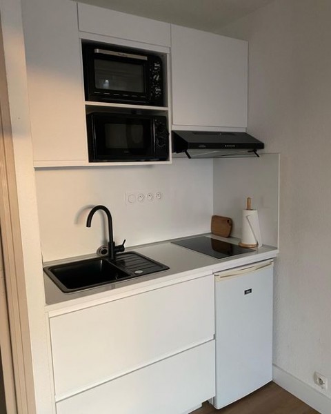 Airbnb Sète kitchen with no window