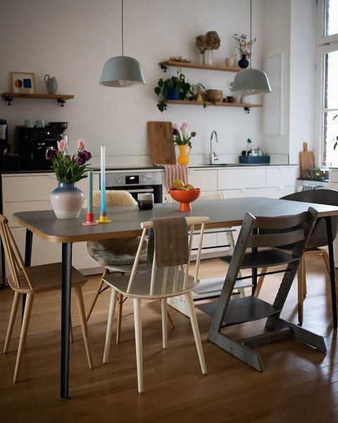 Cozy Gem: Inspiring And Characterful Kitchen Table Design ivy decor