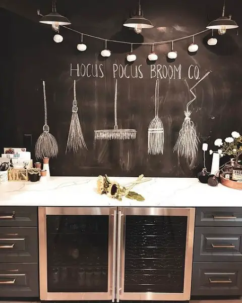 Charming Seasonal And Welcoming Kitchen With Stylish Chalkboard Wall kitchen chalkboard