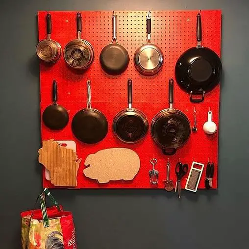 Ingenious And Chic Kitchen Pegboard Design For Home Decoration kitchen pegboard