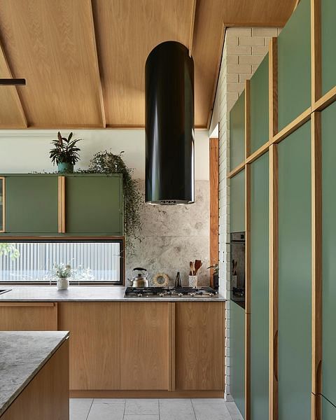 Symmetrical And Sophisticated: A Stunning Kitchen Range Hood Design kitchen range hood