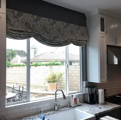 Enchanting And Sophisticated Swag Valance Design For Your Kitchen Window kitchen valance