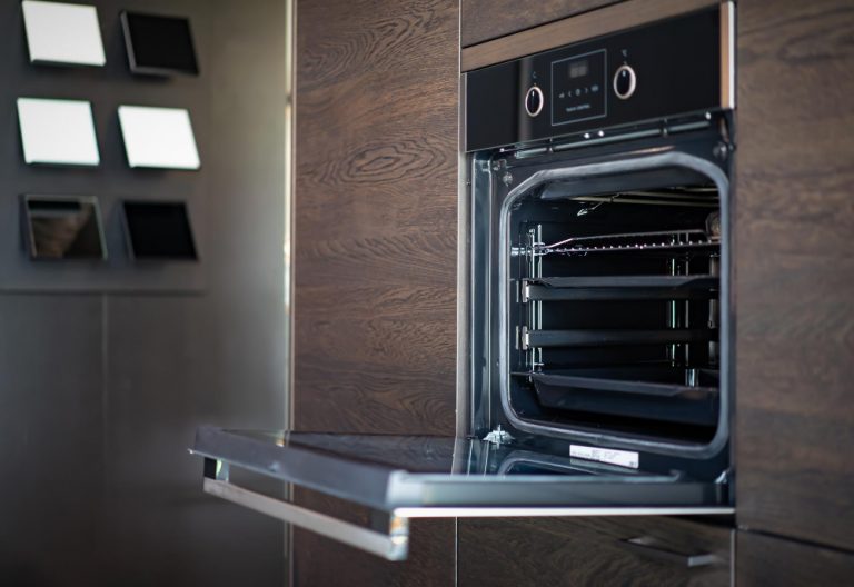 Wall Ovens vs. Range Ovens Which Suits Your Cooking Style?