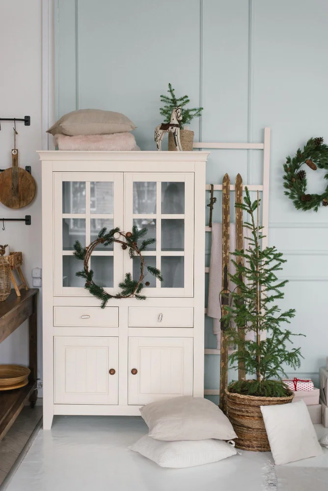 How to Hang Wreaths On Kitchen