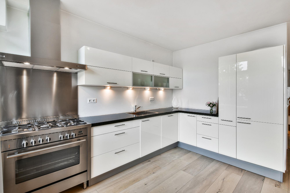 White Kitchen Cabinet