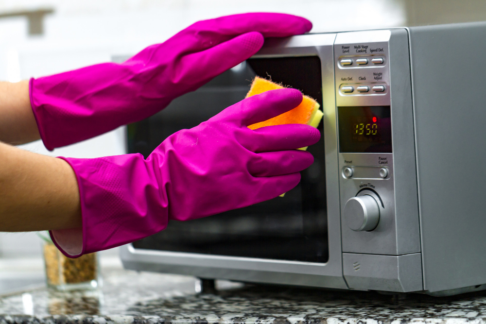 cleaning toaster oven