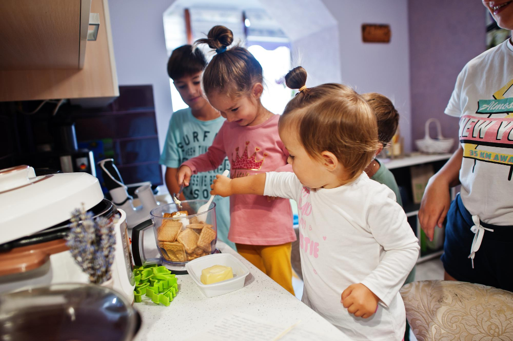 kids in kitchen