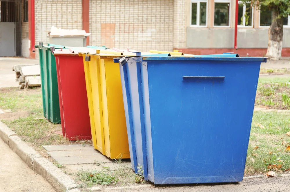 outdoor recycling bins