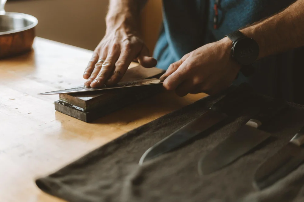 sharpening knife