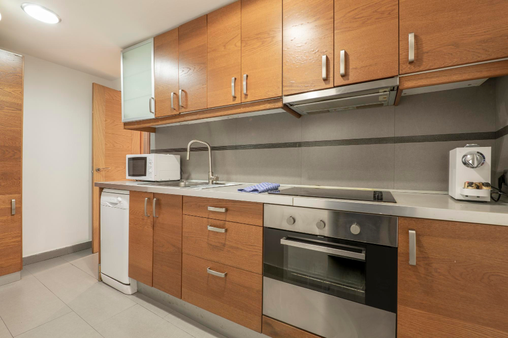 Oak Kitchen Cabinet with Stainless Steel Hardware